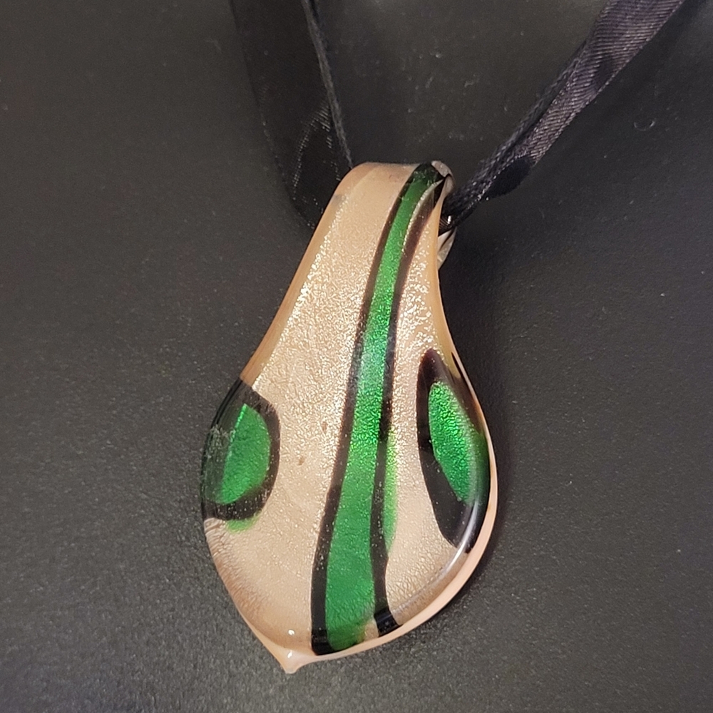 Flat teardrop pendant